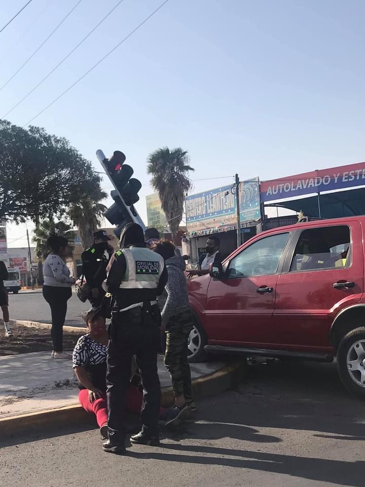 Fuerte accidente en Pie de la Cuesta y Blvd de la Nación El Queretano