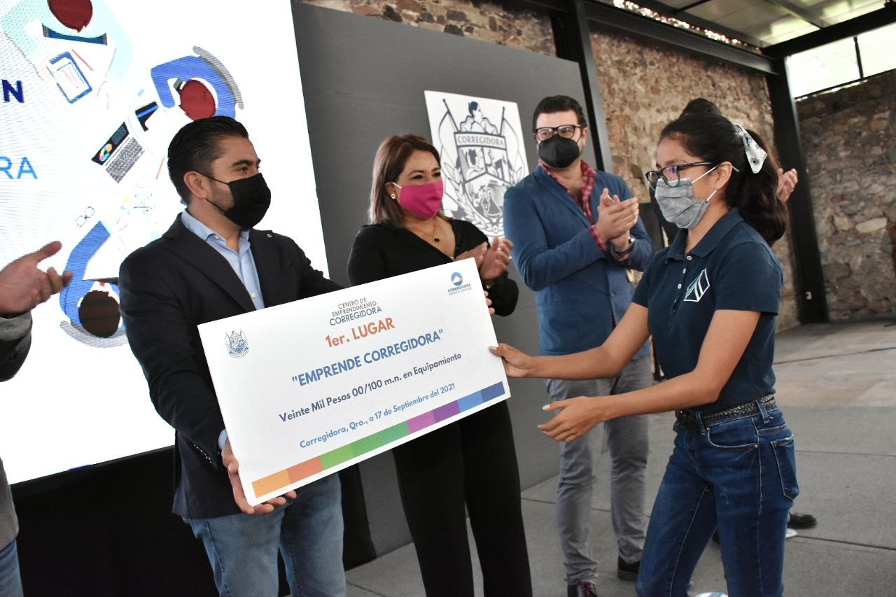 Premian a jóvenes que participaron en Emprende Corregidora El Queretano