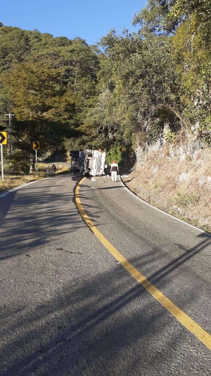 Accidente De Pipa De Gas En Pinal De Amoles Cierra La Carretera