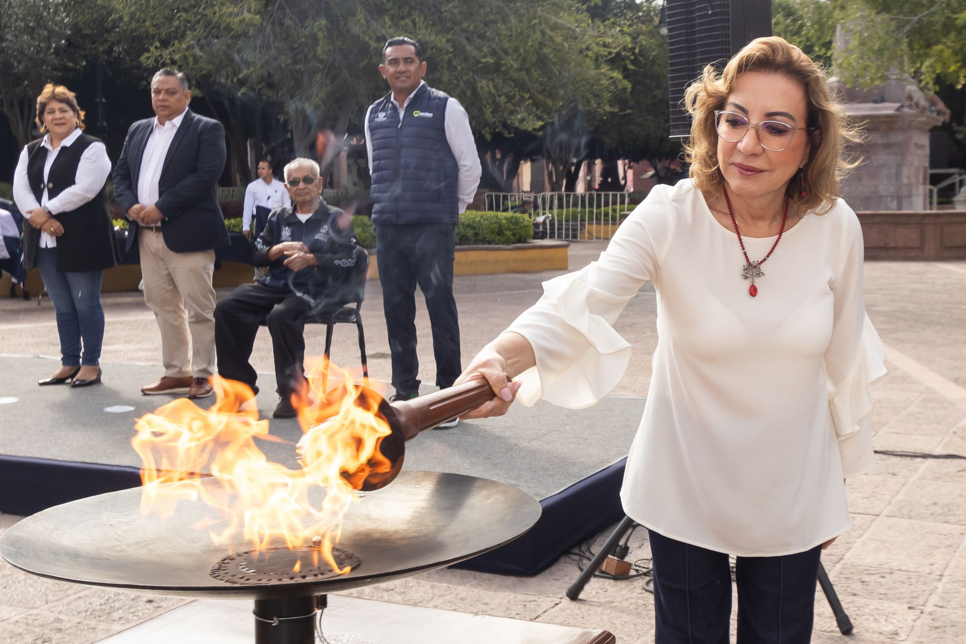 Encabeza Lupita Murgu A Banderazo De Salida De La Carrera De La