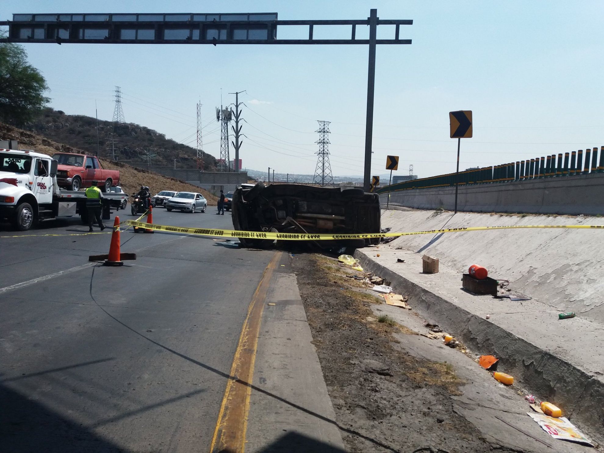 Fatal Accidente Sobre La Carretera 57 Al Volcar Su Unidad - El Queretano