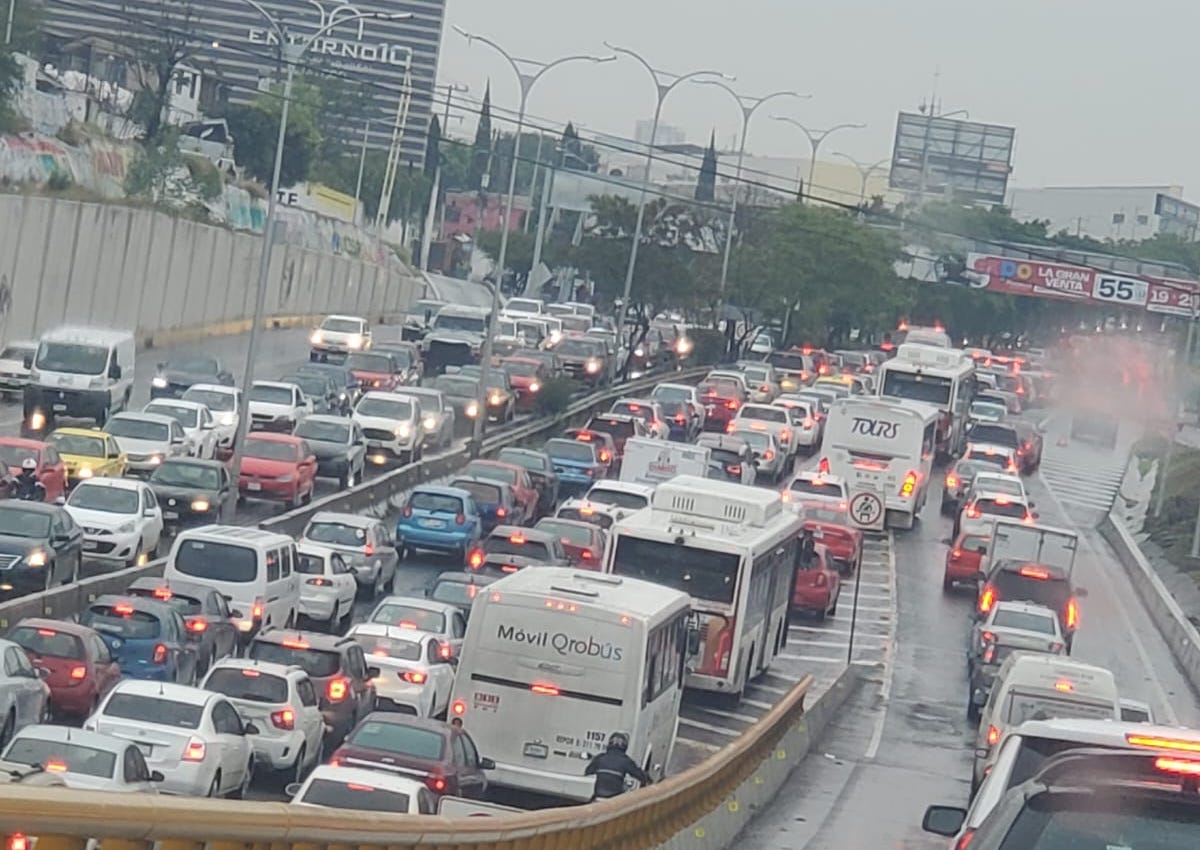 Tráfico En Bernardo Quintana Por Obras De Puente Superior En Av ...