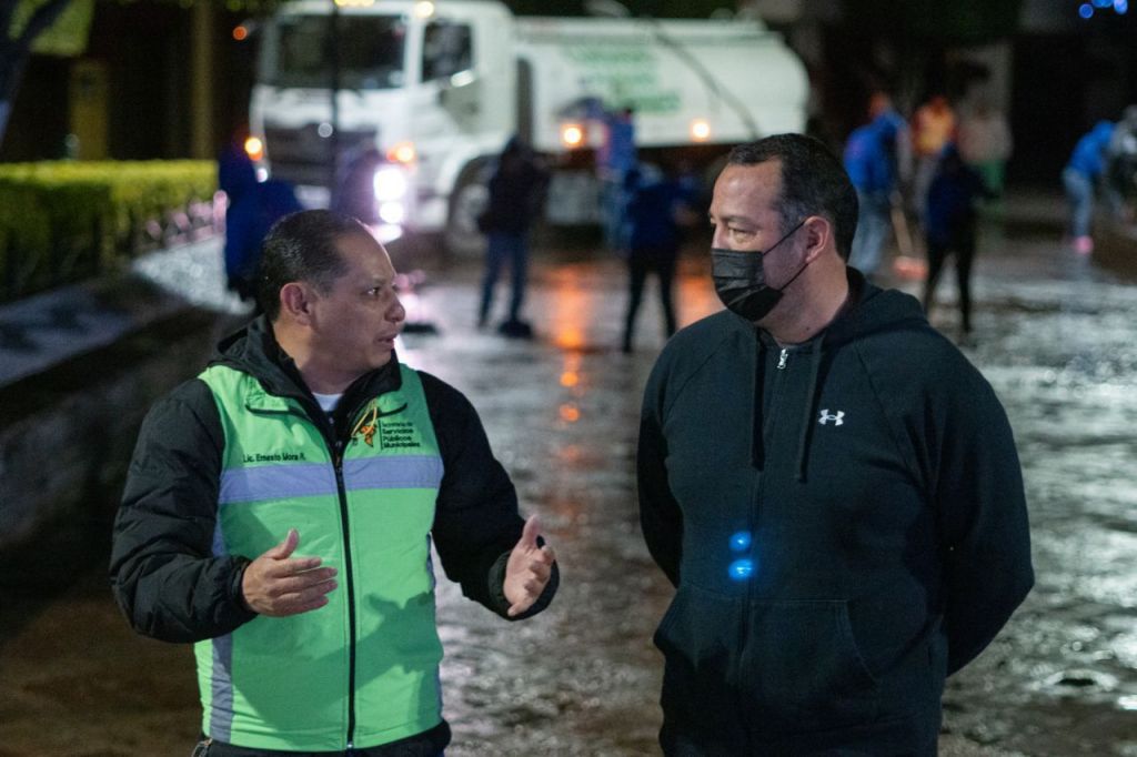 Roberto Cabrera supervisa trabajos de Servicios Públicos en Plaza ...