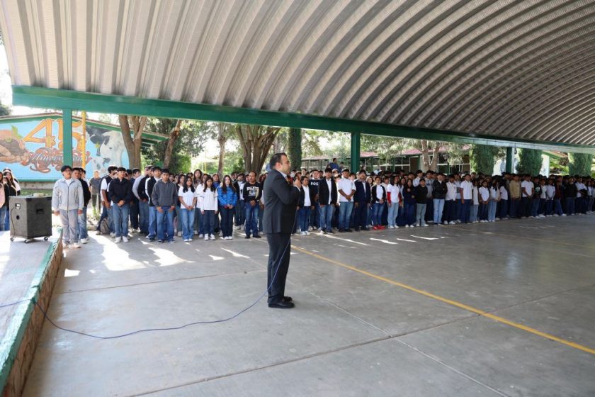 Regreso a clases en Colón con Gaspar Trueba